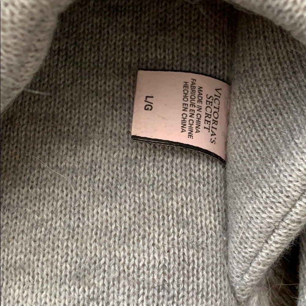 NWOT Victoria’s Secret, Gray Slippers - Picture 2 of 4
